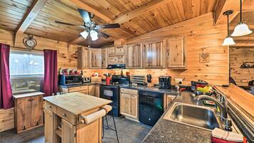 House (2 Bedrooms) | Interior