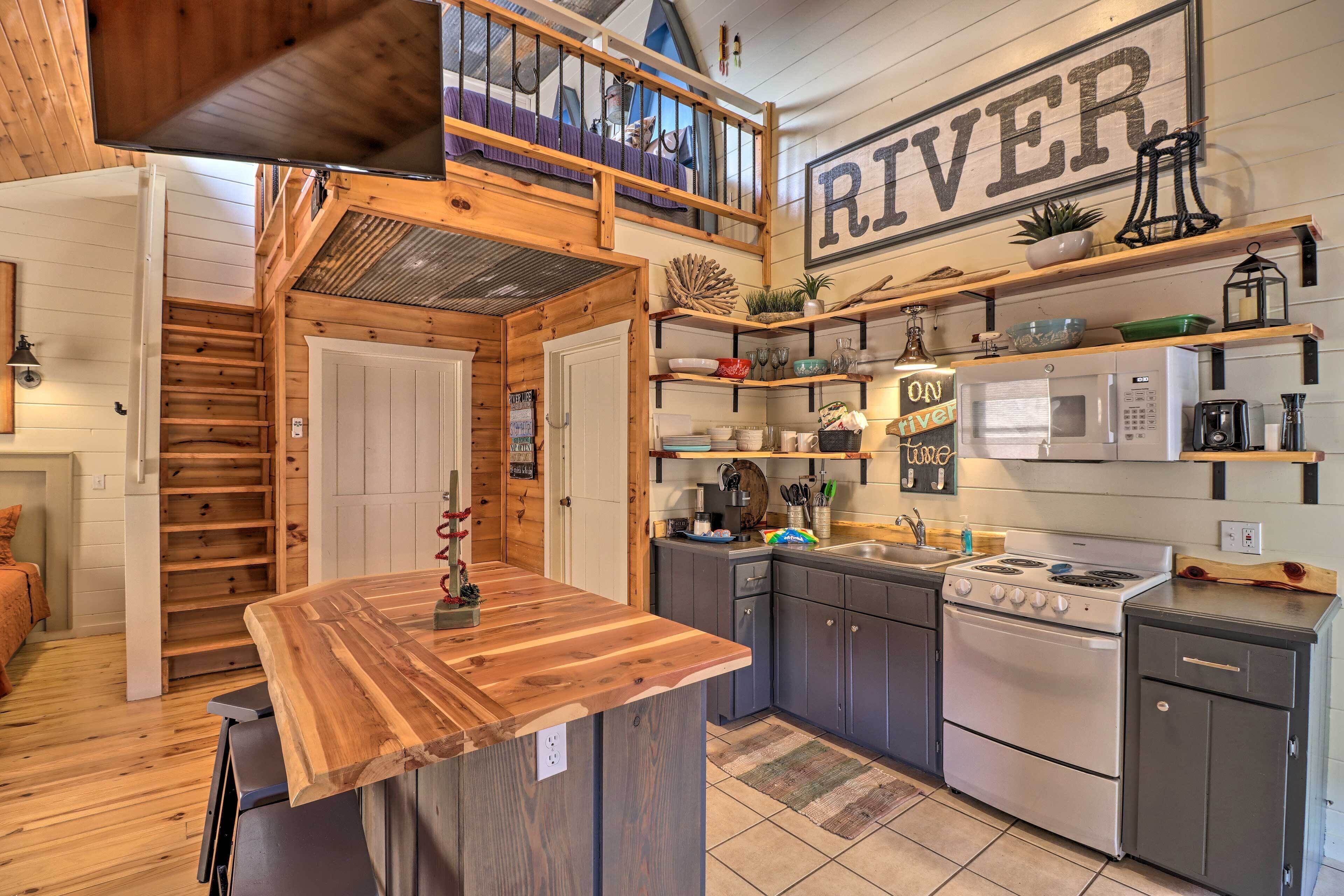 Pet-friendly Studio w/ Loft & Mountain Views!