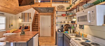 Pet-friendly Studio w/ Loft & Mountain Views!