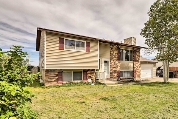 House (3 Bedrooms) | Exterior