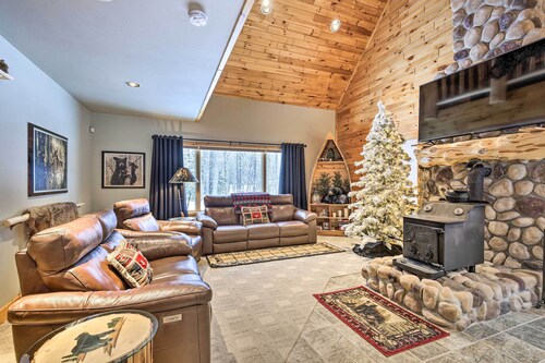 Phelps Cabin on 26 Acres w/ Fire Pit!