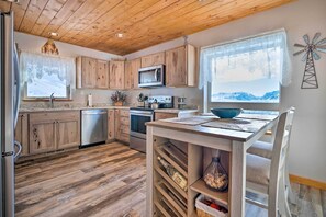 House (3 Bedrooms) | Interior - Pateros Home w/ Deck, 7 Mi to Alta Lake Park! (Pateros)