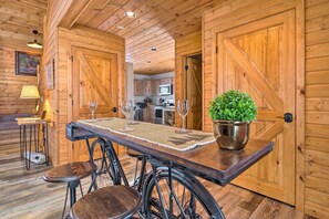Interior - Pateros Home w/ Deck, 7 Mi to Alta Lake Park! (Pateros)