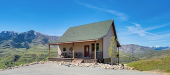 Pateros Home w/ Deck, 7 Mi to Alta Lake Park!