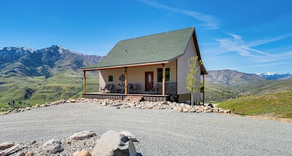Pateros Home w/ Deck, 7 Mi to Alta Lake Park!
