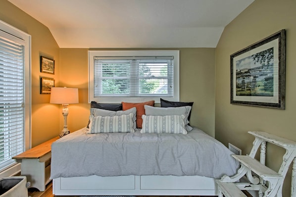 House (3 Bedrooms) | Interior - 1/2 Mi to Beach: Lovely Guesthouse in Kennebunk! (Kennebunk)