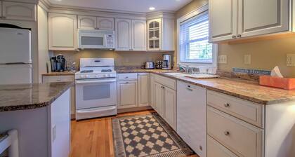 1/2 Mi to Beach: Lovely Guesthouse in Kennebunk!