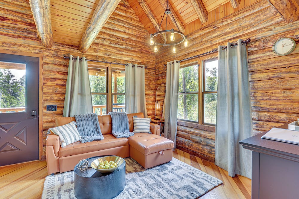 Peaceful 'creekside North' Studio w/ Fire Pit - Holmesville, OH