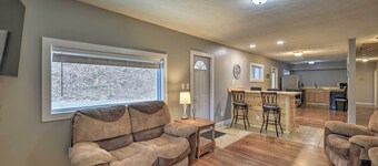 Mullens Cabin w/ Gas Grill & Mountain Views!