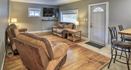 Mullens Cabin w/ Gas Grill & Mountain Views!