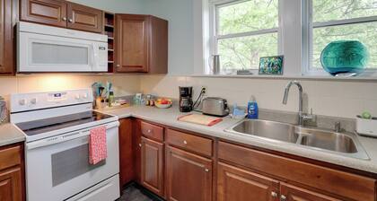Lovely Hendersonville Retreat ~ 1 Mi to Downtown!