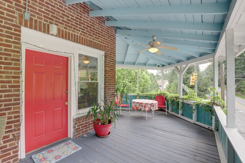 Lovely Hendersonville Retreat ~ 1 Mi to Downtown!