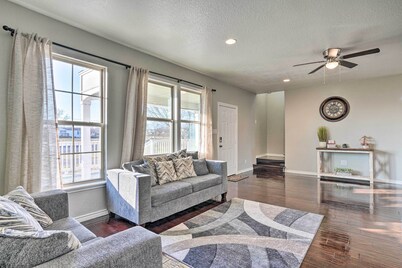 Peaceful Atascosa Home w/ Balcony & Deck!