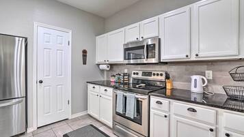 House (6 Bedrooms) | Interior