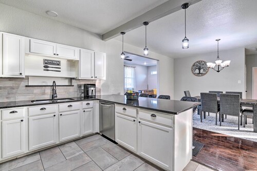 Peaceful Atascosa Home w/ Balcony & Deck!