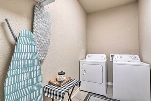 Interior - Peaceful Atascosa Home w/ Balcony & Deck! (Atascosa)