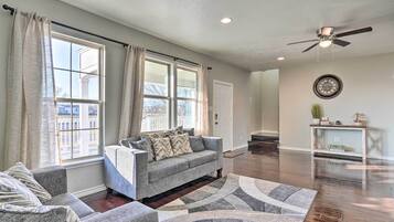 House (6 Bedrooms) | Interior