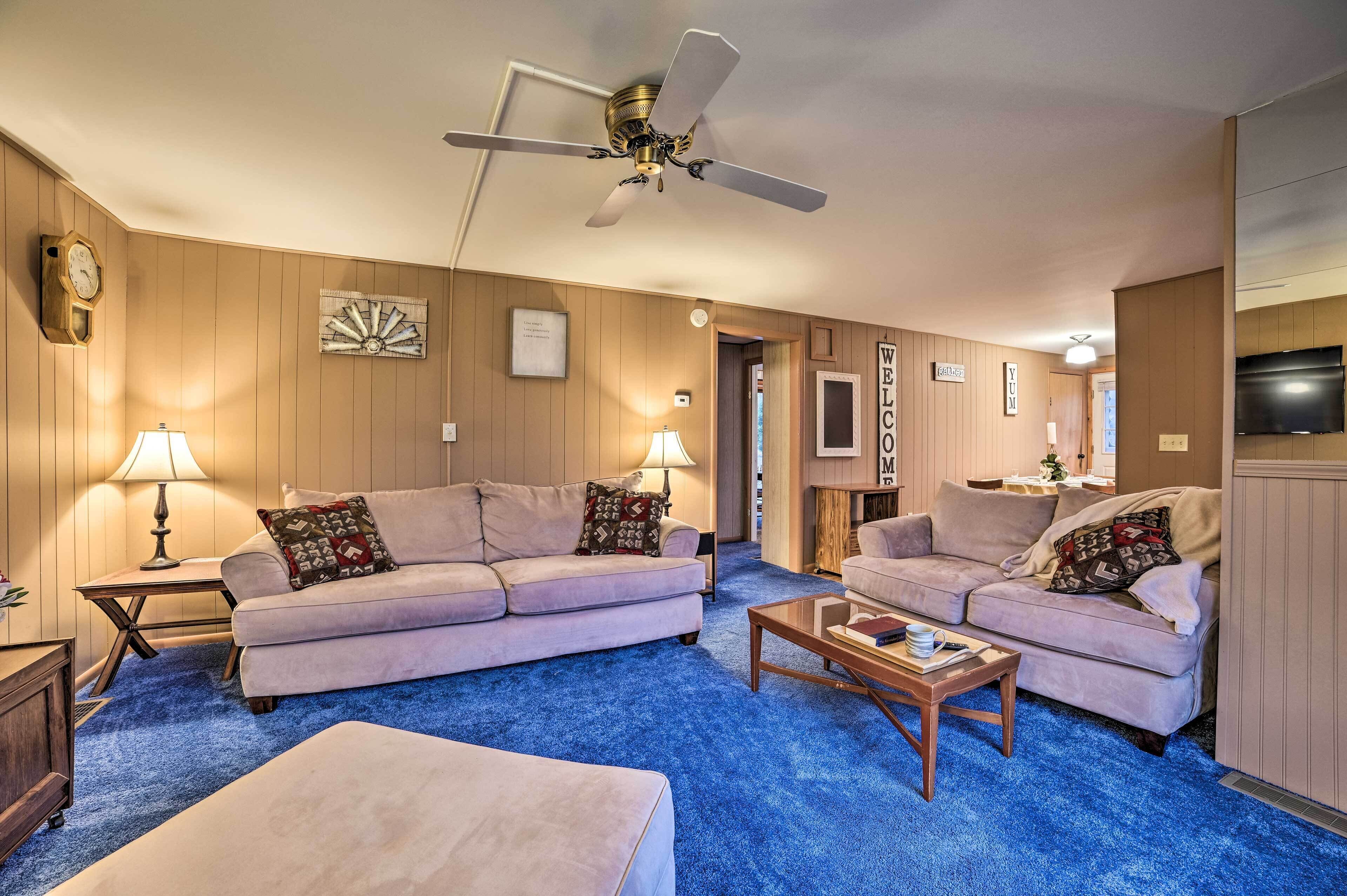 Petoskey Home ~ 5 Mi to Dtwn & Bayfront Park!