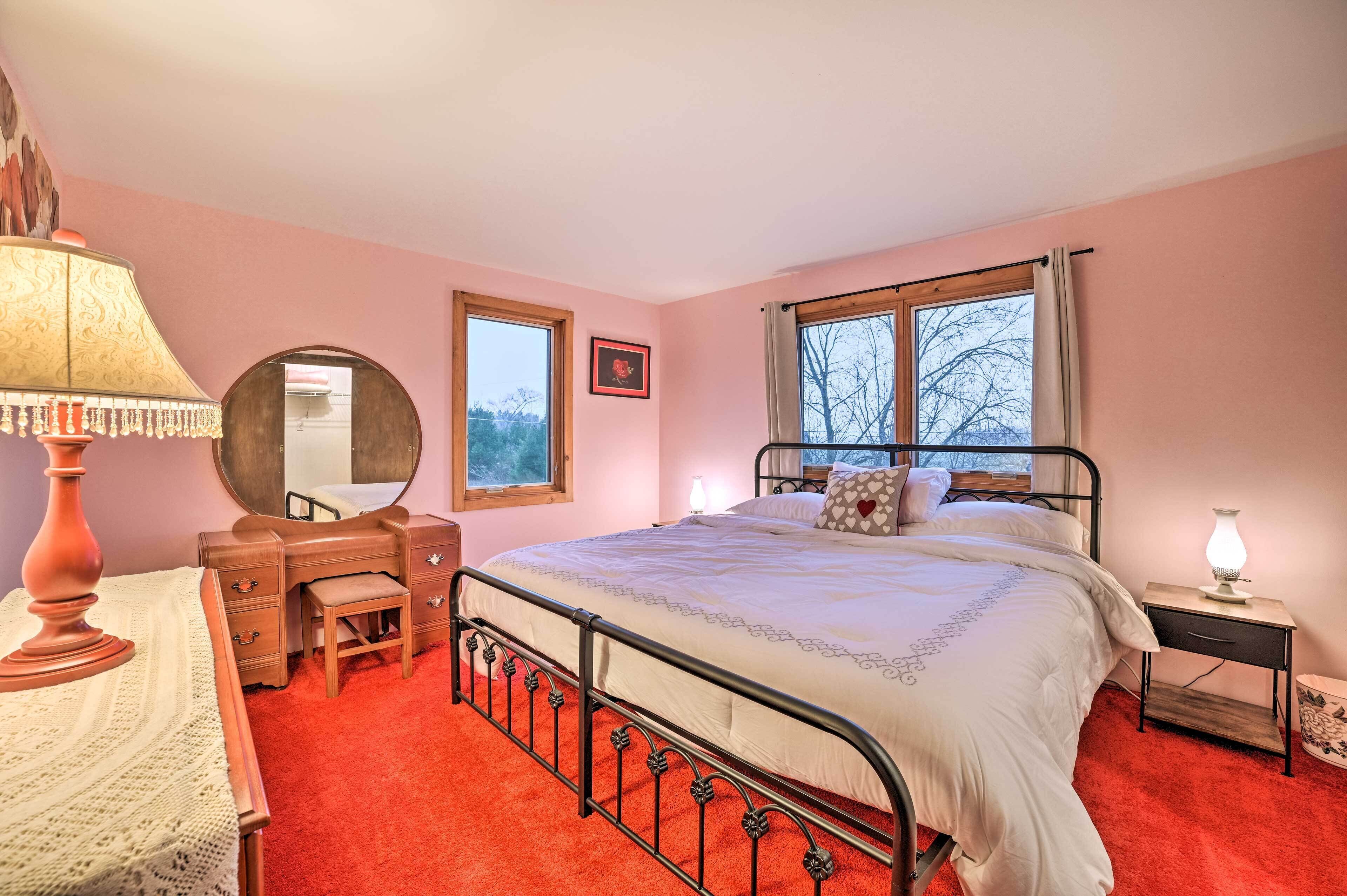 Petoskey Home ~ 5 Mi to Dtwn & Bayfront Park!