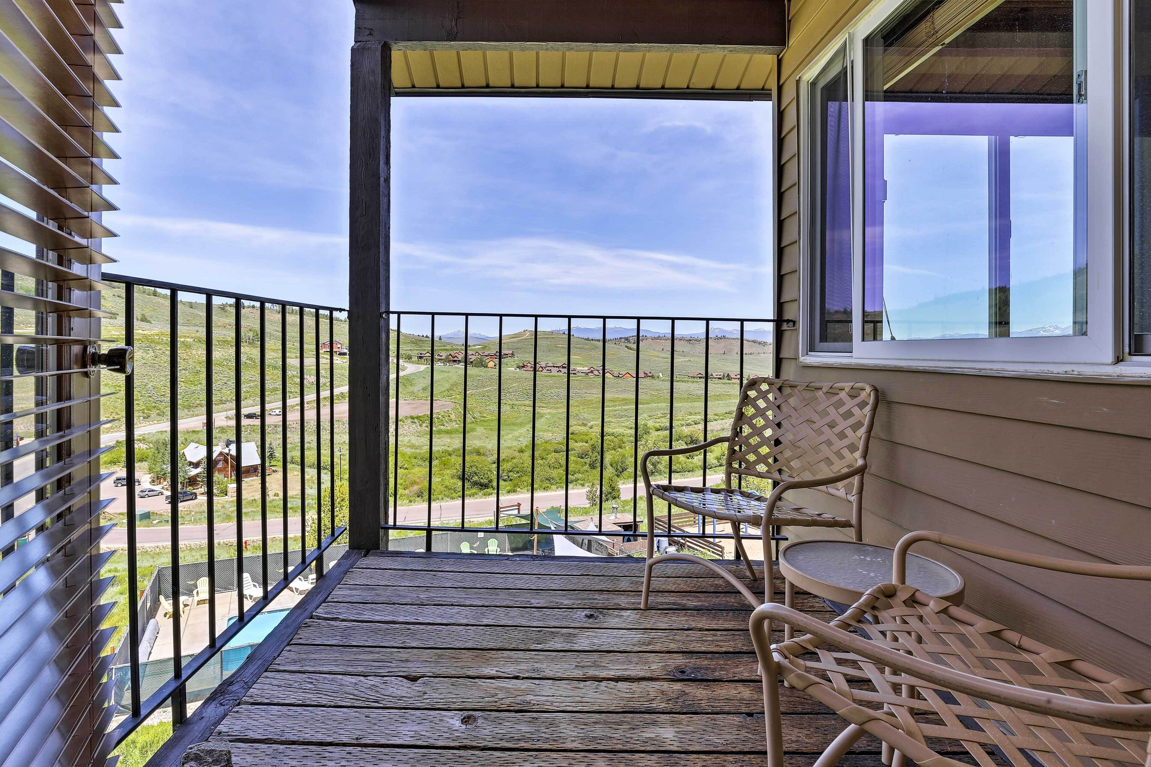 Newly Updated Ski-in/ski-out Condo w/ Hot Tub!