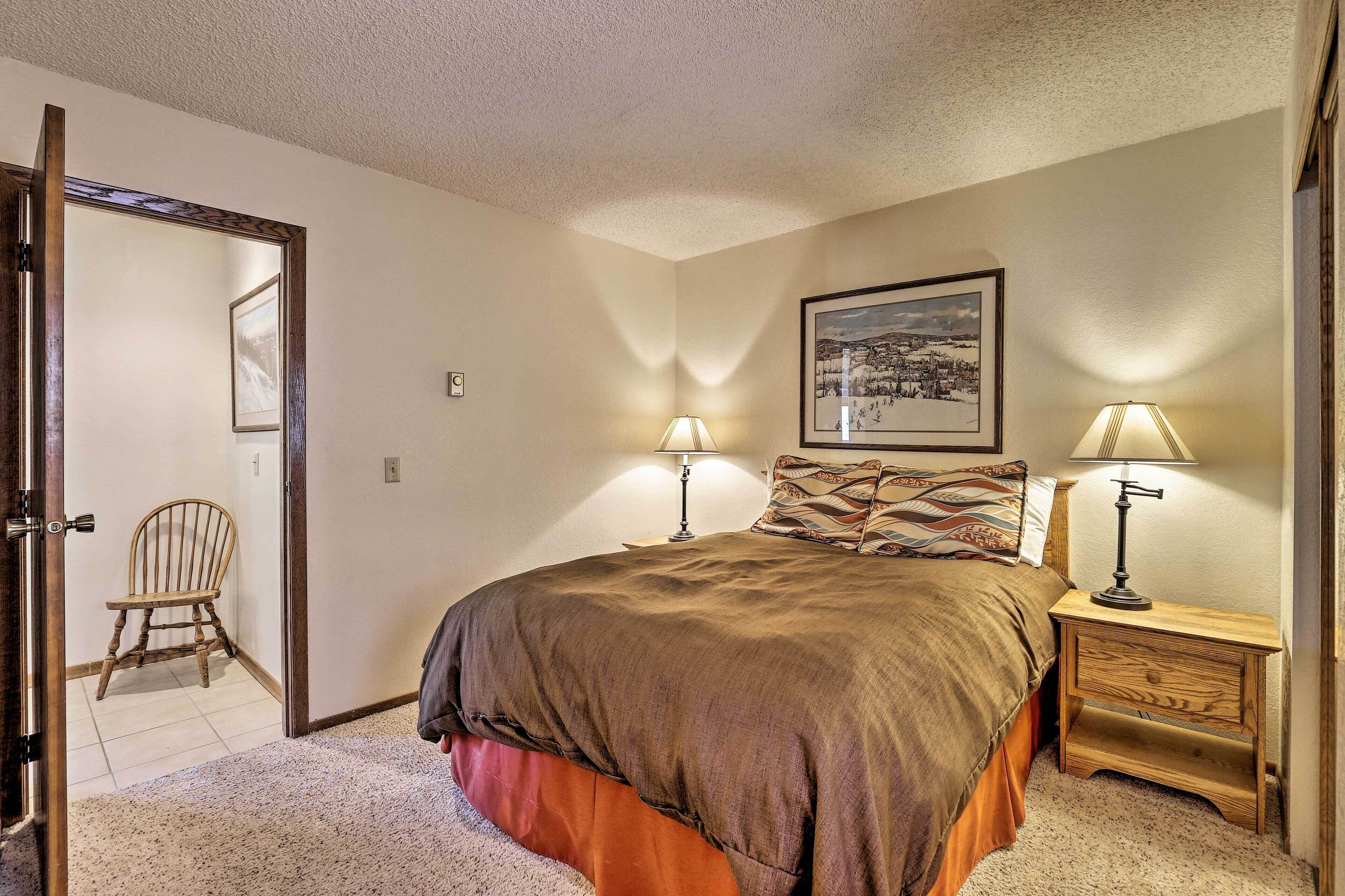 Newly Updated Ski-in/ski-out Condo w/ Hot Tub!