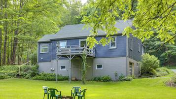 House (2 Bedrooms) | Property grounds