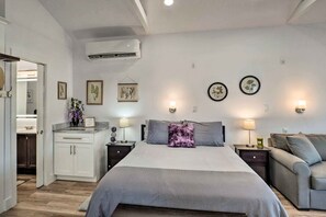 Apartment (0 Bedroom) | Interior