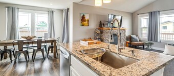 Modern Ocean Shores Home, 2 Mi to Beach!