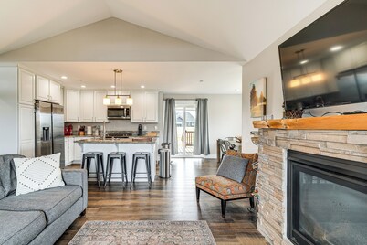 Modern Ocean Shores Home, 2 Mi to Beach!