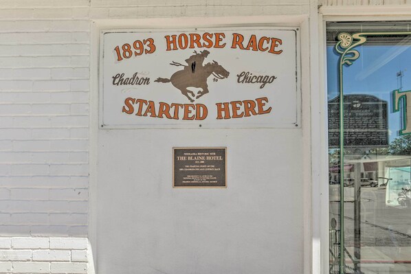 A sign indicating the 1893 horse race started here, with a plaque below it.
