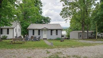 House (2 Bedrooms) | Exterior