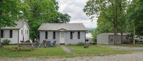 House (2 Bedrooms) | Exterior