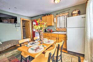 Dining - Pet-friendly Outing Getaway w/ Lake Access! (Outing)