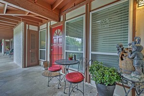 Apartment (1 Bedroom) | Interior - 5 Mi to Dtwn: Austin Gem w/ Pool, Pets Welcome (Austin)