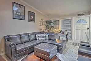 Apartment (1 Bedroom) | Interior - 5 Mi to Dtwn: Austin Gem w/ Pool, Pets Welcome (Austin)