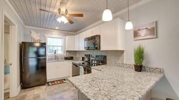 Apartment (0 Bedroom) | Interior