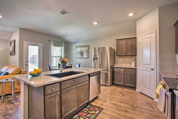 電子レンジ、オーブン、コンロ、食器洗い機