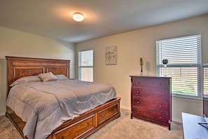 Room - Pet-friendly Retreat Near Lavon Lake w/ Yard! (Josephine)