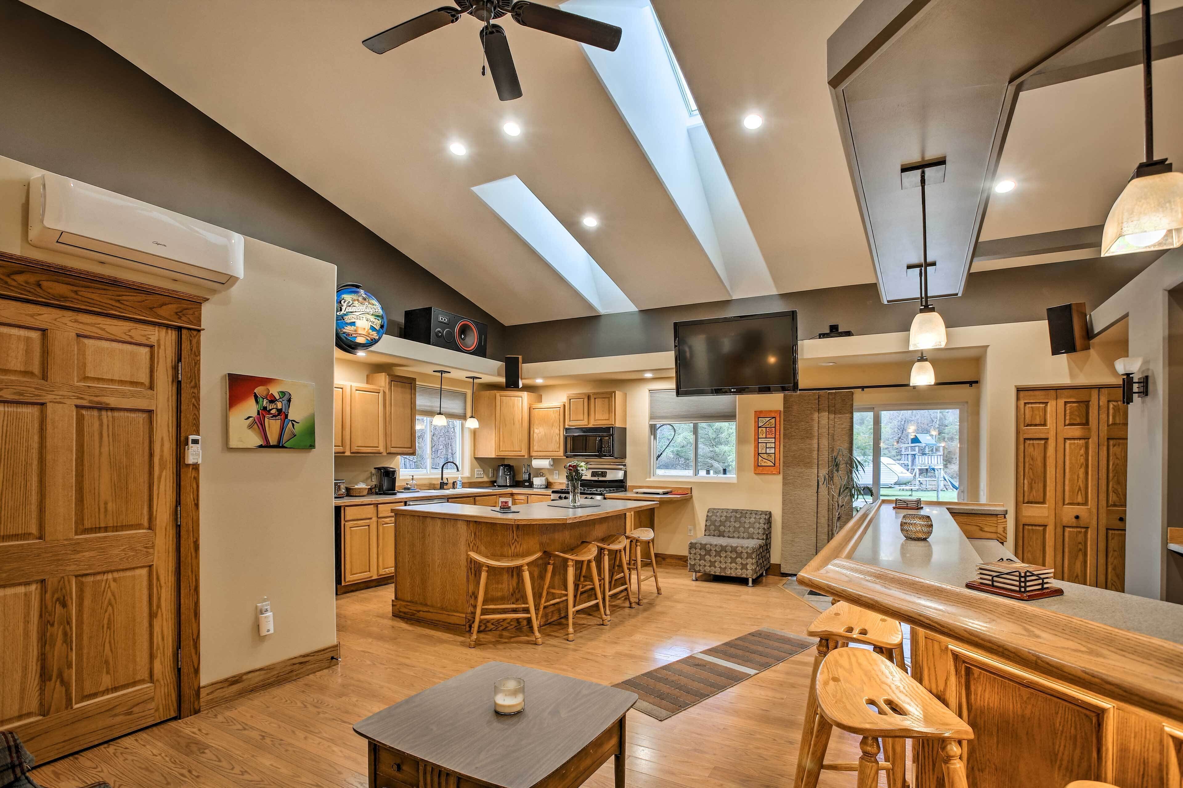 Pet-friendly Home, 2 Mi to Crystal Lake!