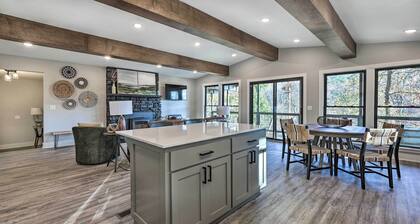 Hike, Bike & Unwind: Bella Vista Family Home!