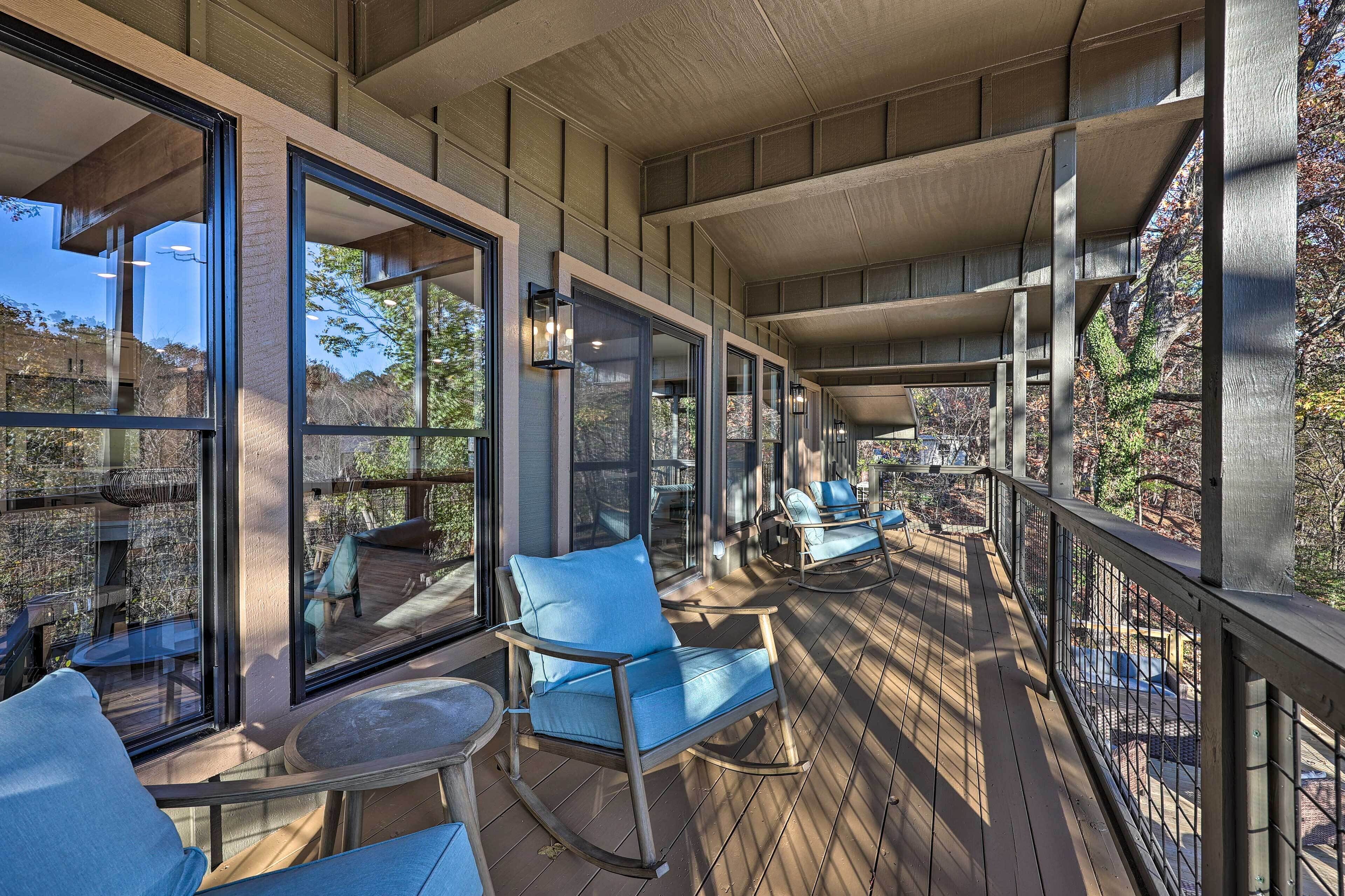 Renovated Bella Vista Retreat < 2 Mi to Golf!