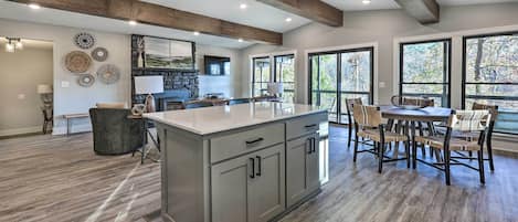 House (3 Bedrooms) | Interior