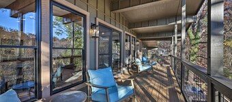 Hike, Bike & Unwind: Bella Vista Family Home!