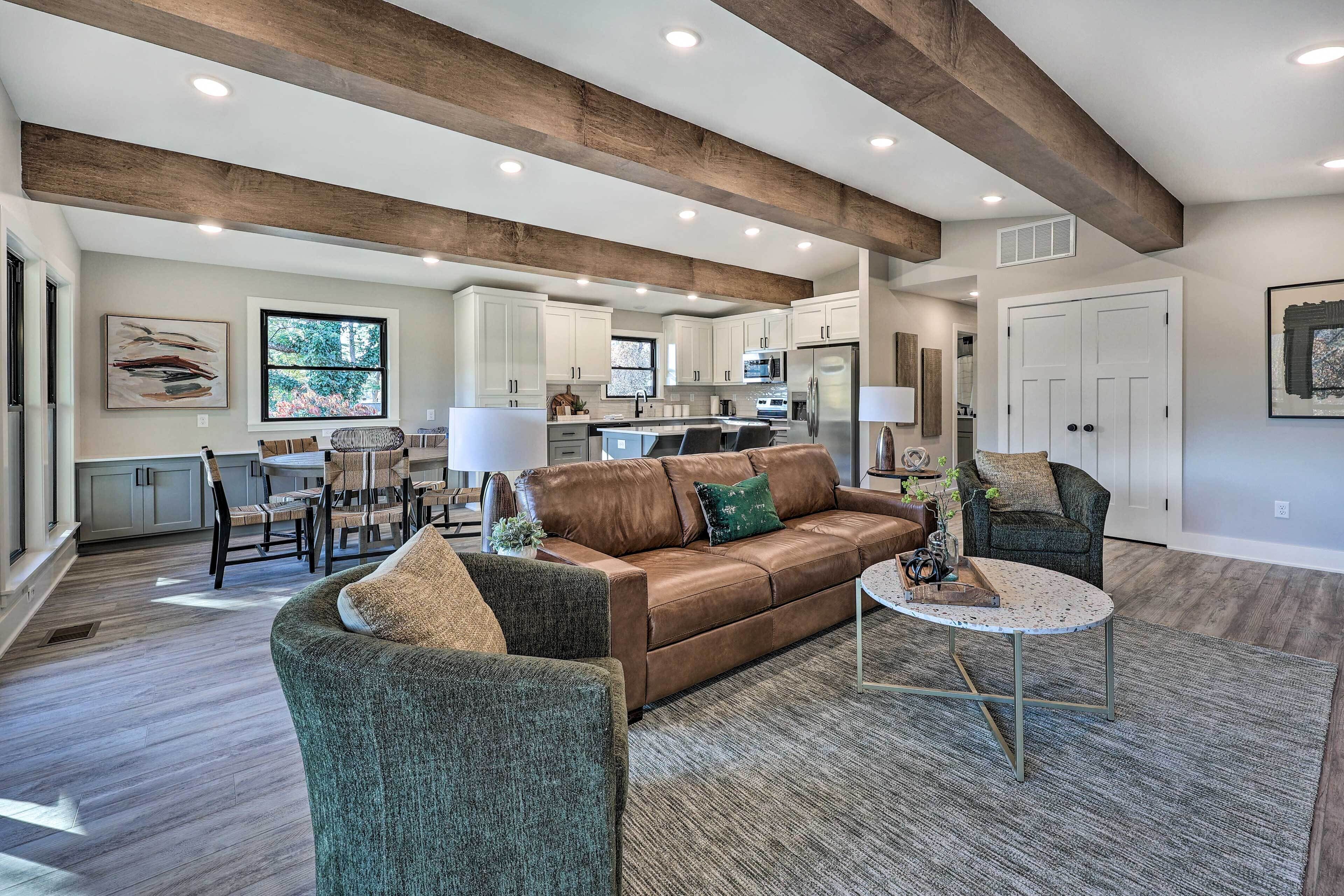 Renovated Bella Vista Retreat < 2 Mi to Golf!