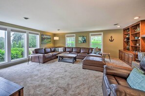 TV - Peaceful Ranch-style Camano Home on 5 Acres! (Camano Island)