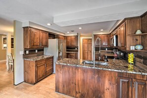 House (4 Bedrooms) | Private kitchen