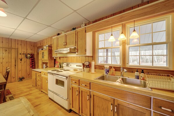 House (3 Bedrooms) | Interior