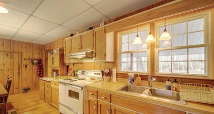 Rustic Linville Falls Cottage w/ Fire Pit!