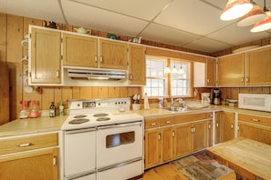Interior - Rustic Linville Falls Cottage w/ Fire Pit! (Newland)