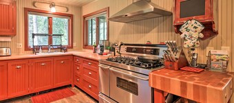 'loose Moose Lodge' - 31 Acres on Yaak River!